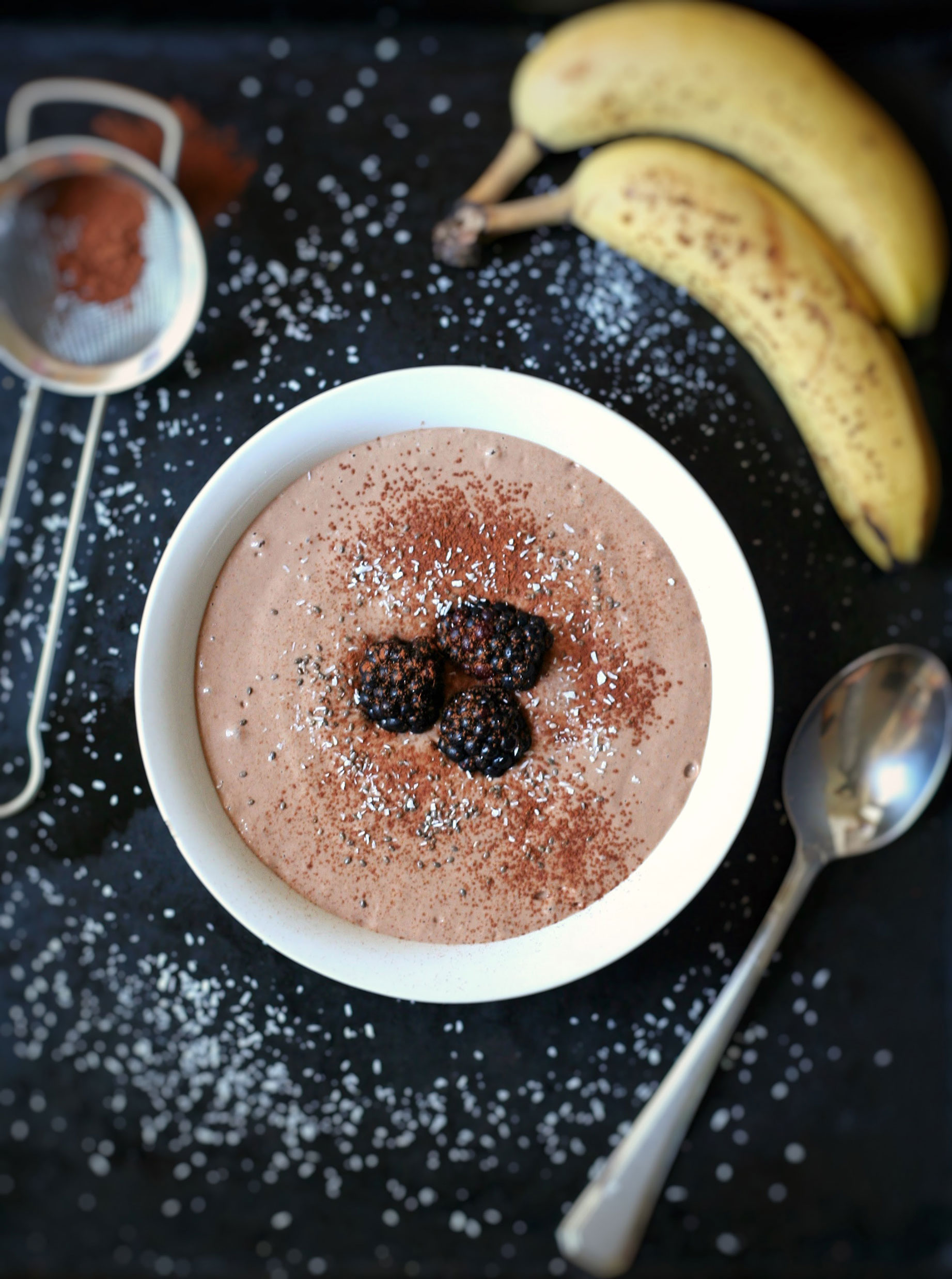 Chocolate and peanut butter smoothie bowl (vegan)