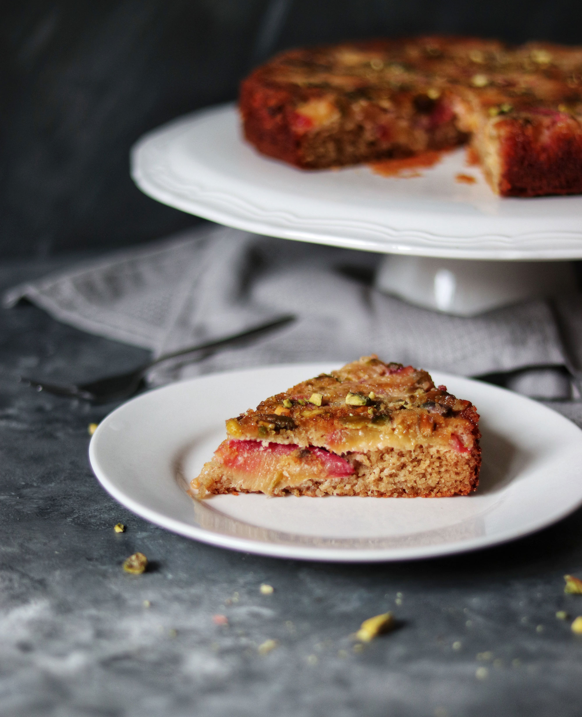 Plum and pistachios cake (gluten free)