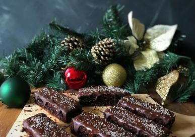 chocolate brownie bars with blueberry chia jam