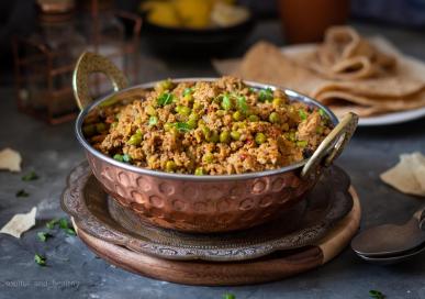 Keema Matar (Lamb mince with green peas curry) 